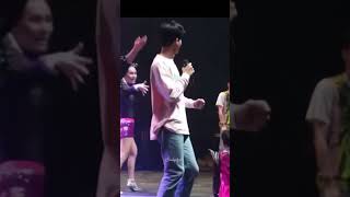 Tay dancing but OffGun hysterically laugh 😂 and newwie 💕  #taynew #offgun #belucaconcert