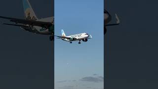 Frontier Airlines Airbus A321 landing in runway 10C on the Chicago O’Hare International Airport