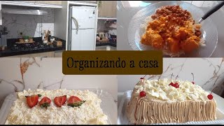 Organizando a casa , almoço fiz 2 bolo e separando pegue e monte