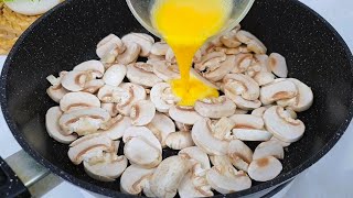 Just pour the eggs over the mushrooms and the result will be amazing! Quick, easy and delicious!