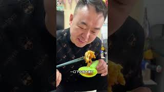 中午吃螺蛳粉，大片腐竹配上酸笋，炸蛋吸满汤汁太香了 # 臭宝螺蛳粉