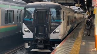 【ジョイント音最高！】E257系2000番台ｵｵNA-04編成が回送電車として無表示で大船駅2番線を通過するシーン（2025.2.16.8:59）