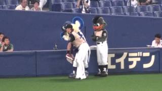 2011.05.26 ドアラのマネをする陽 岱鋼と、否定するドアラ