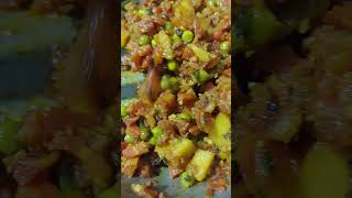 Aloo gajar matar ki sabji # shorts video # viral video #ytshorts #cooking # youtube shorts 👍