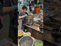 cnn推薦必吃台北美食。「矮仔財滷肉飯」隱身在北投市場，不到11點已排超長人龍。黑金滷肉飯吃起來肥而不膩，滷汁搭配粒粒分明的白飯，油香沒有黏膩感，香氣四溢。榮獲米其林必比登推薦！