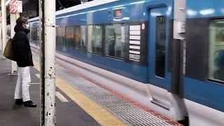 E257系2000番台オオNA-03編成藤沢駅発車