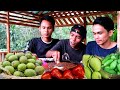 GILA‼️RUJAK BUAH MUDA PEDAS DI MAKAN DENGAN KULIT NYA..