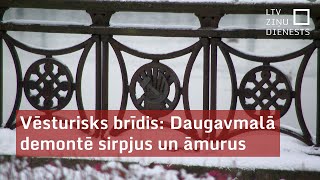 Vēsturisks brīdis: Daugavmalā demontē sirpjus un āmurus