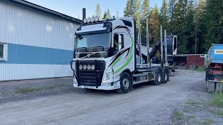 Köp Timmerbil Volvo FH13 med kran på Klaravik