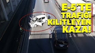 Avcılar E-5'te Trafik Kazası, Sapağı Kaçıran Sürücü Bariyerlere Çarptı