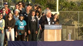 Dick Van Dyke Introduces Bernie Sanders