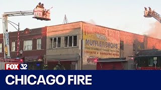 Firefighters battle blaze in Chicago Lawn