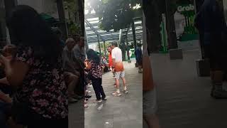 Pagi2 senior-seniorita 'Cindo' Bandung silaturahmi di taman 😊 semua berbahasa Sunda👍salut koko-cici🙏