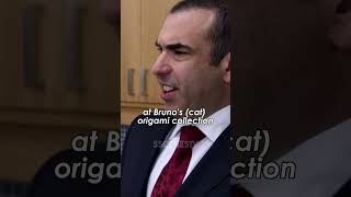How does Louis know cats so well?🙃  #series #viral #shorts #harvey #suits #louislitt #netflix
