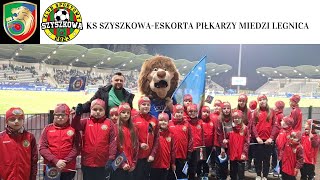 Eskorta piłkarzy Miedz Legnica przez dzieci z klubu KS Szyszkowa  #miedzlegnica #łączynaspiłka