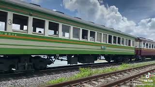 ขบวนรถไฟโดยสารผ่านคลองขนานจิตร