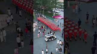 🇨🇳@NewsEarly YouTube#china 这身衣服 英勇无畏、奋不顾身,是谁让生命垂危、身陷烈火中的人们，脱离苦海、挽回生命,对就是他#cute #shorts #funny