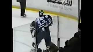 Hockeyfighters.cz  Jesse Boulerice vs Jacques Lariviere.wmv