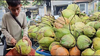 Great skills! Amazing Cambodian fresh coconuts opening skills - fruits cutting