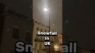 Surprising snowfall in London today 🌨️ First snow of 2025 #snowfall #london #snowing #winter #night