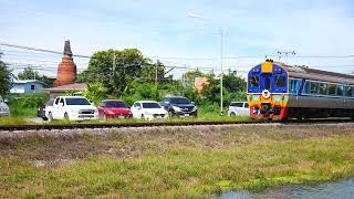 ขบวนรถไฟแดวู ด่วนพิเศษนำเที่ยวสุพรรณ - งานสะพาน เตรียมชักหวูดก่อนออกเดินทางจากสถานีมาลัยแมน