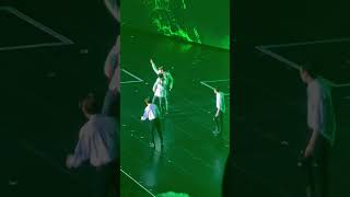 230205 Stray Kids - Honey by Leeknow I.N cover “Maniac” Live in Singapore #ManiacInSg