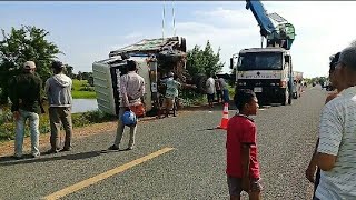 Dump Truck Failed On the Road - ឡានក្រឡាប់ចេញពីផ្លូវ