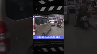 男子開車送工友去醫院，途中遭遇路怒車，監控拍下讓人解氣的一幕 #车祸现场 #车祸 #開車 #女司機 #撞車