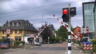 Spoorwegovergang Velp // Dutch railroad crossing