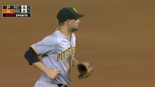 PIT@MIA: Mercer catches line drive, Pirates turn two