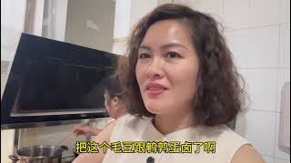 华华用卤料汁做了一锅卤味给一家人吃，家人：这卤味也太香了吧