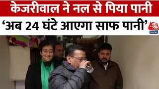 Arvind Kejriwal ने Delhi में एक घर के अंदर जाकर नल से पानी पीकर बोले-24 घंटे साफ पानी आता है