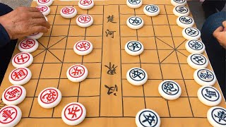 黑棋大爷公园扮猪吃老虎，残局把老大爷下的手足无措，太精彩了