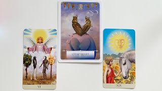 CE GÂNDEȘTE ACUM DESPRE TINE? Tarot Interactiv