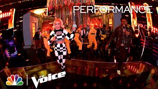 Gwen Stefani and Team Sing 