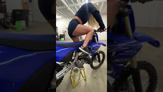 Dirt biker girl - #yz125 build first start up!