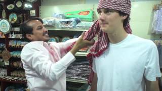 How to wear a keffiyeh