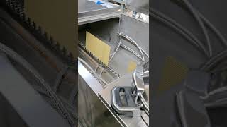 Machine for Spraying beeswax on Plastic foundation sheets