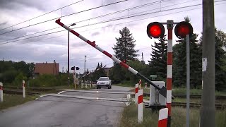 Spoorwegovergang Jędrzejów (PL) // Railroad crossing // Przejazd kolejowy