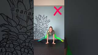 Middle Split Tutorial for Beginners🔥👍🏻😱 #howto #flexibility #gymnast #easy #spli