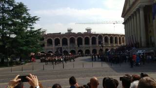 Giuramento 85°RGT Verona piazza Bra' Bandiera di guerra con INNO D'ITALIA cantato