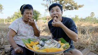 นึ่งปลานิลหมักนัวๆ กินแจ่วมะเขือเทศที่จี่จากไฟที่เตาหอมๆ แล้วนำมาทำ เมนูโปรดของลูกชาย | อร่อยนัวร์