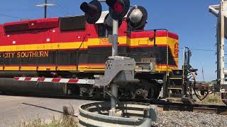 KCS 3205 and KCS 2851 leads LL60 through Reserve, LA