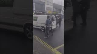 Road Rage UK : Argument Gets Heated Over Parking Row - 🇬🇧