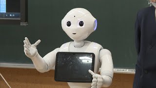 小学生がクイズをプログラミング！　読み込んだ人型ロボットの反応は？　香川・三豊市