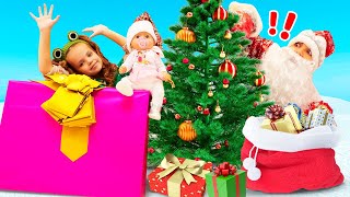 🎅Pourquoi le Père Noël n’a pas mis de cadeau sous le sapin de Baby Born? Vidéo pour enfants.