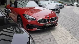 Melihat parkiran BMW Z3 dan Z4