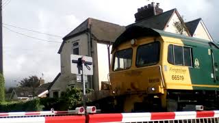 Freightliner 66519 passing Thorpe lane crossing