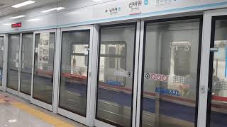 서울지하철 4호선 선바위역의 S차전동차/Seoul Line4.