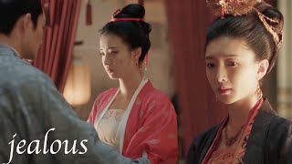 Jealous | The emperor tricked his wife into going to work but was actually flirting with other woman